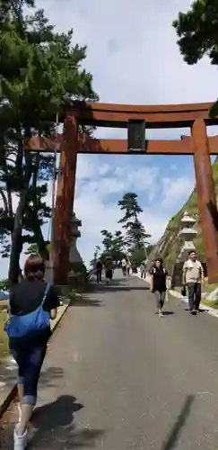 金華山黄金山神社の鳥居