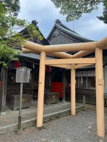 大神教本院の鳥居