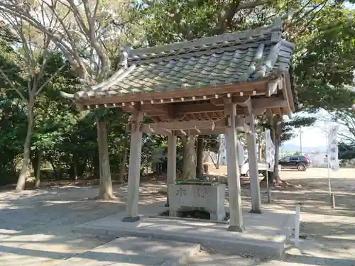 豊橋八咫烏　烏塚神社の手水舎