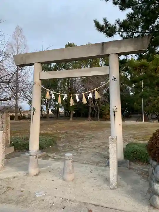 賣夫神社(嫁振)の鳥居