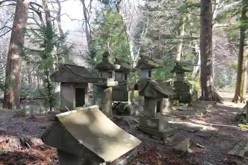 菅布祢神社の末社