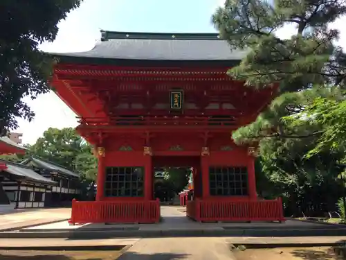 穴八幡宮の山門