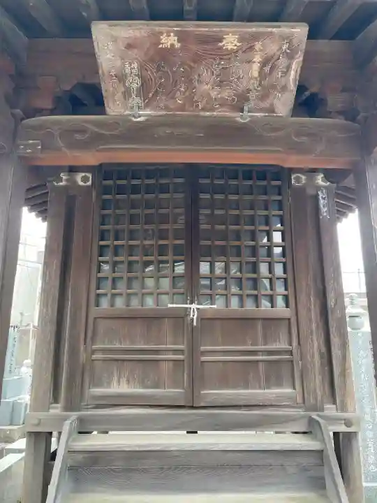 観音寺の{uncategorized: "未分類", other: "その他", undefined: "問題あり", building: "その他建物", grave: "お墓", sacred_gate: "鳥居", guardian: "狛犬", statue: "像", buddha: "仏像", history: "歴史", nature: "自然", garden: "庭園", animal: "動物", pagoda: "塔", temizu: "手水舎", mountain_gate: "山門・神門", sanctuary: "本殿・本堂", subordinate: "末社・摂社", art: "芸術", scenery: "景色", jizo: "地蔵", ema: "絵馬", goshuin: "御朱印", omikuji: "おみくじ", items: "授与品その他", amulet: "お守り", goshuincho: "御朱印帳", eats: "食事", festival: "お祭り", votive_dance: "神楽", shichigosan: "七五三参", wedding: "結婚式", experience: "体験その他", initially: "初詣", around: "周辺", anti_infection: "感染症対策"}