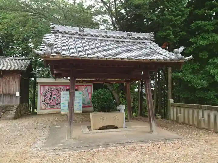石山神社の手水舎