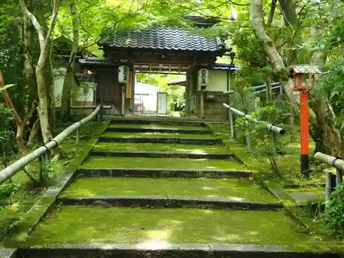 山科聖天 雙林院（双林院）　の山門・神門