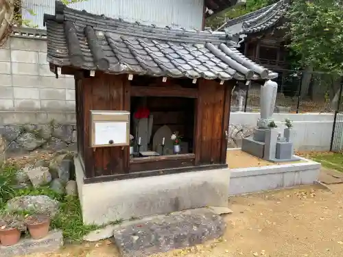 極楽寺の{uncategorized: "未分類", other: "その他", undefined: "問題あり", building: "その他建物", grave: "お墓", sacred_gate: "鳥居", guardian: "狛犬", statue: "像", buddha: "仏像", history: "歴史", nature: "自然", garden: "庭園", animal: "動物", pagoda: "塔", temizu: "手水舎", mountain_gate: "山門・神門", sanctuary: "本殿・本堂", subordinate: "末社・摂社", art: "芸術", scenery: "景色", jizo: "地蔵", ema: "絵馬", goshuin: "御朱印", omikuji: "おみくじ", items: "授与品その他", amulet: "お守り", goshuincho: "御朱印帳", eats: "食事", festival: "お祭り", votive_dance: "神楽", shichigosan: "七五三参", wedding: "結婚式", experience: "体験その他", initially: "初詣", around: "周辺", anti_infection: "感染症対策"}