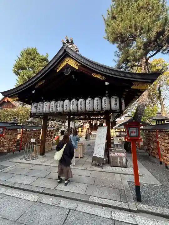 安井金比羅宮の{uncategorized: "未分類", other: "その他", undefined: "問題あり", building: "その他建物", grave: "お墓", sacred_gate: "鳥居", guardian: "狛犬", statue: "像", buddha: "仏像", history: "歴史", nature: "自然", garden: "庭園", animal: "動物", pagoda: "塔", temizu: "手水舎", mountain_gate: "山門・神門", sanctuary: "本殿・本堂", subordinate: "末社・摂社", art: "芸術", scenery: "景色", jizo: "地蔵", ema: "絵馬", goshuin: "御朱印", omikuji: "おみくじ", items: "授与品その他", amulet: "お守り", goshuincho: "御朱印帳", eats: "食事", festival: "お祭り", votive_dance: "神楽", shichigosan: "七五三参", wedding: "結婚式", experience: "体験その他", initially: "初詣", around: "周辺", anti_infection: "感染症対策"}