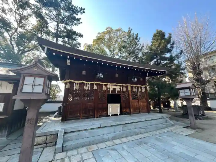 與杼神社の{uncategorized: "未分類", other: "その他", undefined: "問題あり", building: "その他建物", grave: "お墓", sacred_gate: "鳥居", guardian: "狛犬", statue: "像", buddha: "仏像", history: "歴史", nature: "自然", garden: "庭園", animal: "動物", pagoda: "塔", temizu: "手水舎", mountain_gate: "山門・神門", sanctuary: "本殿・本堂", subordinate: "末社・摂社", art: "芸術", scenery: "景色", jizo: "地蔵", ema: "絵馬", goshuin: "御朱印", omikuji: "おみくじ", items: "授与品その他", amulet: "お守り", goshuincho: "御朱印帳", eats: "食事", festival: "お祭り", votive_dance: "神楽", shichigosan: "七五三参", wedding: "結婚式", experience: "体験その他", initially: "初詣", around: "周辺", anti_infection: "感染症対策"}
