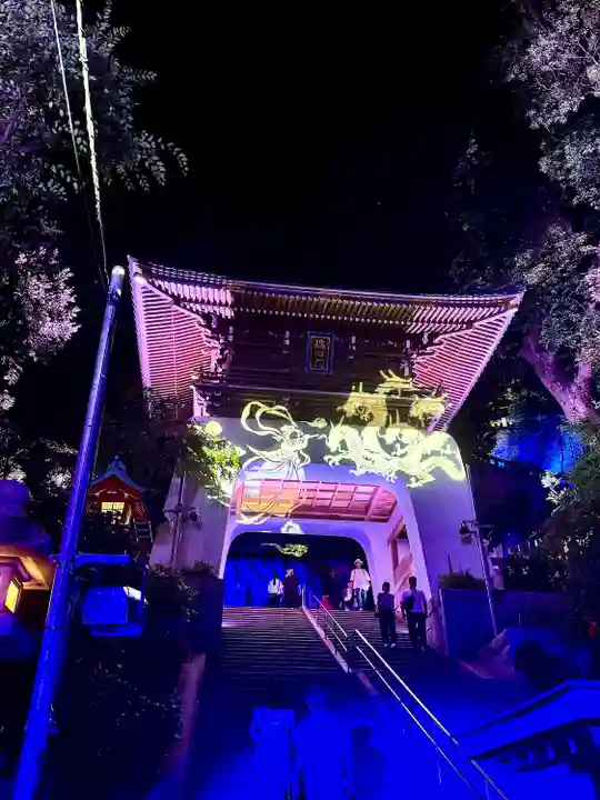 江島神社の山門・神門