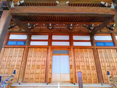 興西寺の本殿・本堂