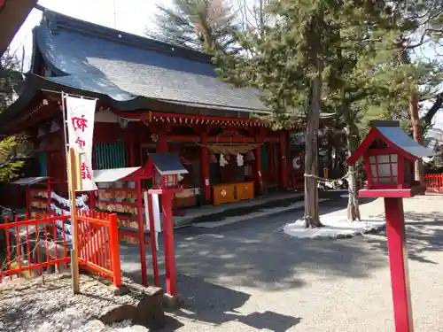 生島足島神社の本殿