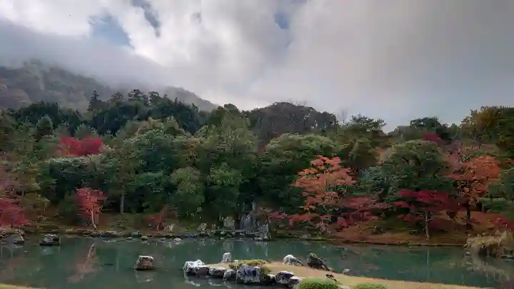 天龍寺の{uncategorized: "未分類", other: "その他", undefined: "問題あり", building: "その他建物", grave: "お墓", sacred_gate: "鳥居", guardian: "狛犬", statue: "像", buddha: "仏像", history: "歴史", nature: "自然", garden: "庭園", animal: "動物", pagoda: "塔", temizu: "手水舎", mountain_gate: "山門・神門", sanctuary: "本殿・本堂", subordinate: "末社・摂社", art: "芸術", scenery: "景色", jizo: "地蔵", ema: "絵馬", goshuin: "御朱印", omikuji: "おみくじ", items: "授与品その他", amulet: "お守り", goshuincho: "御朱印帳", eats: "食事", festival: "お祭り", votive_dance: "神楽", shichigosan: "七五三参", wedding: "結婚式", experience: "体験その他", initially: "初詣", around: "周辺", anti_infection: "感染症対策"}