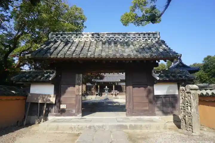 戒壇院の山門・神門