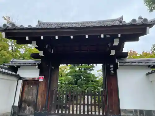 蟠桃院の山門