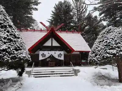 帯廣神社の{uncategorized: "未分類", other: "その他", undefined: "問題あり", building: "その他建物", grave: "お墓", sacred_gate: "鳥居", guardian: "狛犬", statue: "像", buddha: "仏像", history: "歴史", nature: "自然", garden: "庭園", animal: "動物", pagoda: "塔", temizu: "手水舎", mountain_gate: "山門・神門", sanctuary: "本殿・本堂", subordinate: "末社・摂社", art: "芸術", scenery: "景色", jizo: "地蔵", ema: "絵馬", goshuin: "御朱印", omikuji: "おみくじ", items: "授与品その他", amulet: "お守り", goshuincho: "御朱印帳", eats: "食事", festival: "お祭り", votive_dance: "神楽", shichigosan: "七五三参", wedding: "結婚式", experience: "体験その他", initially: "初詣", around: "周辺", anti_infection: "感染症対策"}