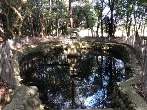 逆川神社の庭園