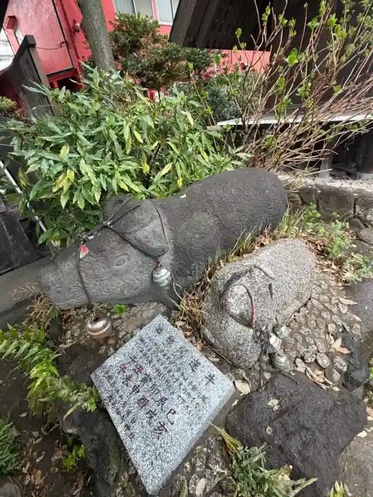 大島稲荷神社の{uncategorized: "未分類", other: "その他", undefined: "問題あり", building: "その他建物", grave: "お墓", sacred_gate: "鳥居", guardian: "狛犬", statue: "像", buddha: "仏像", history: "歴史", nature: "自然", garden: "庭園", animal: "動物", pagoda: "塔", temizu: "手水舎", mountain_gate: "山門・神門", sanctuary: "本殿・本堂", subordinate: "末社・摂社", art: "芸術", scenery: "景色", jizo: "地蔵", ema: "絵馬", goshuin: "御朱印", omikuji: "おみくじ", items: "授与品その他", amulet: "お守り", goshuincho: "御朱印帳", eats: "食事", festival: "お祭り", votive_dance: "神楽", shichigosan: "七五三参", wedding: "結婚式", experience: "体験その他", initially: "初詣", around: "周辺", anti_infection: "感染症対策"}