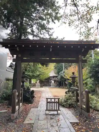 印内八坂神社の山門