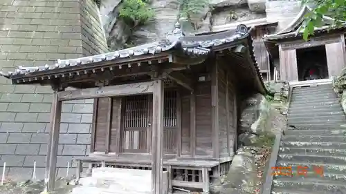 那古寺の末社