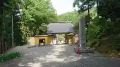 国上寺の山門