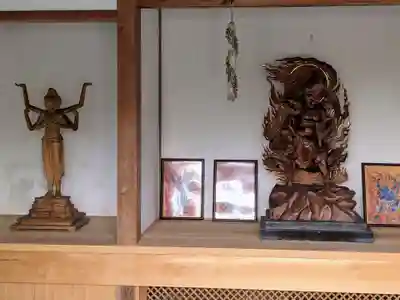 御盥山不動坊の仏像
