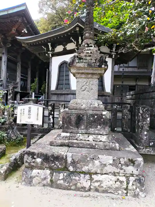 青岸渡寺の{uncategorized: "未分類", other: "その他", undefined: "問題あり", building: "その他建物", grave: "お墓", sacred_gate: "鳥居", guardian: "狛犬", statue: "像", buddha: "仏像", history: "歴史", nature: "自然", garden: "庭園", animal: "動物", pagoda: "塔", temizu: "手水舎", mountain_gate: "山門・神門", sanctuary: "本殿・本堂", subordinate: "末社・摂社", art: "芸術", scenery: "景色", jizo: "地蔵", ema: "絵馬", goshuin: "御朱印", omikuji: "おみくじ", items: "授与品その他", amulet: "お守り", goshuincho: "御朱印帳", eats: "食事", festival: "お祭り", votive_dance: "神楽", shichigosan: "七五三参", wedding: "結婚式", experience: "体験その他", initially: "初詣", around: "周辺", anti_infection: "感染症対策"}
