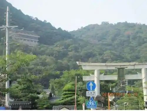 太郎坊宮阿賀神社の鳥居