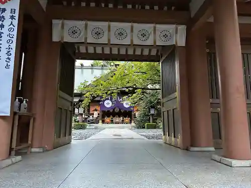 東京大神宮の山門・神門