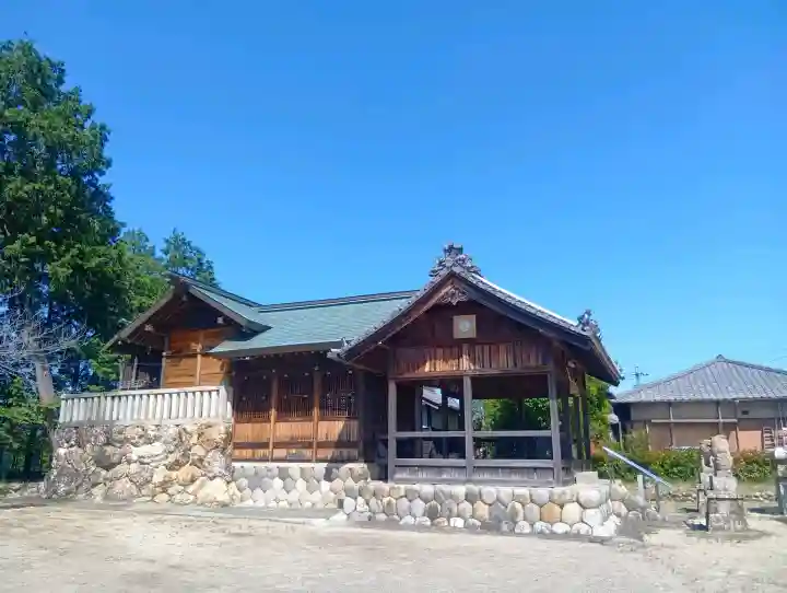 神明神社の{uncategorized: "未分類", other: "その他", undefined: "問題あり", building: "その他建物", grave: "お墓", sacred_gate: "鳥居", guardian: "狛犬", statue: "像", buddha: "仏像", history: "歴史", nature: "自然", garden: "庭園", animal: "動物", pagoda: "塔", temizu: "手水舎", mountain_gate: "山門・神門", sanctuary: "本殿・本堂", subordinate: "末社・摂社", art: "芸術", scenery: "景色", jizo: "地蔵", ema: "絵馬", goshuin: "御朱印", omikuji: "おみくじ", items: "授与品その他", amulet: "お守り", goshuincho: "御朱印帳", eats: "食事", festival: "お祭り", votive_dance: "神楽", shichigosan: "七五三参", wedding: "結婚式", experience: "体験その他", initially: "初詣", around: "周辺", anti_infection: "感染症対策"}