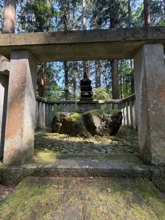 平泉寺白山神社の{uncategorized: "未分類", other: "その他", undefined: "問題あり", building: "その他建物", grave: "お墓", sacred_gate: "鳥居", guardian: "狛犬", statue: "像", buddha: "仏像", history: "歴史", nature: "自然", garden: "庭園", animal: "動物", pagoda: "塔", temizu: "手水舎", mountain_gate: "山門・神門", sanctuary: "本殿・本堂", subordinate: "末社・摂社", art: "芸術", scenery: "景色", jizo: "地蔵", ema: "絵馬", goshuin: "御朱印", omikuji: "おみくじ", items: "授与品その他", amulet: "お守り", goshuincho: "御朱印帳", eats: "食事", festival: "お祭り", votive_dance: "神楽", shichigosan: "七五三参", wedding: "結婚式", experience: "体験その他", initially: "初詣", around: "周辺", anti_infection: "感染症対策"}