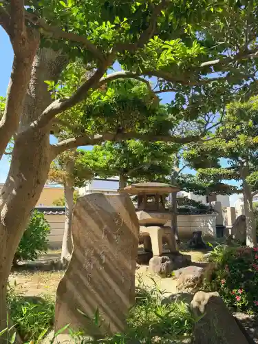 真光寺の{uncategorized: "未分類", other: "その他", undefined: "問題あり", building: "その他建物", grave: "お墓", sacred_gate: "鳥居", guardian: "狛犬", statue: "像", buddha: "仏像", history: "歴史", nature: "自然", garden: "庭園", animal: "動物", pagoda: "塔", temizu: "手水舎", mountain_gate: "山門・神門", sanctuary: "本殿・本堂", subordinate: "末社・摂社", art: "芸術", scenery: "景色", jizo: "地蔵", ema: "絵馬", goshuin: "御朱印", omikuji: "おみくじ", items: "授与品その他", amulet: "お守り", goshuincho: "御朱印帳", eats: "食事", festival: "お祭り", votive_dance: "神楽", shichigosan: "七五三参", wedding: "結婚式", experience: "体験その他", initially: "初詣", around: "周辺", anti_infection: "感染症対策"}