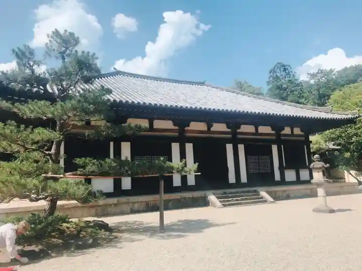 秋篠寺の本殿・本堂