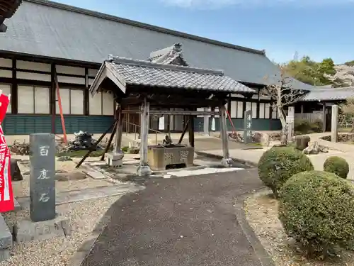 渭信寺の手水舎