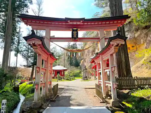 達谷西光寺の鳥居