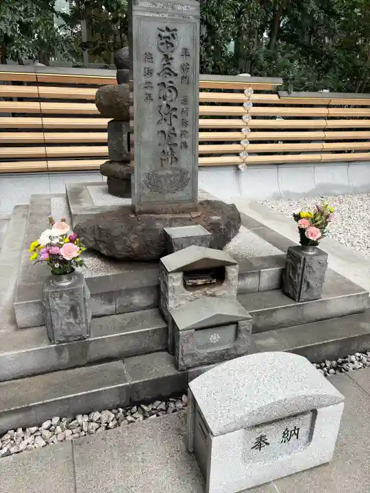 将門塚の{uncategorized: "未分類", other: "その他", undefined: "問題あり", building: "その他建物", grave: "お墓", sacred_gate: "鳥居", guardian: "狛犬", statue: "像", buddha: "仏像", history: "歴史", nature: "自然", garden: "庭園", animal: "動物", pagoda: "塔", temizu: "手水舎", mountain_gate: "山門・神門", sanctuary: "本殿・本堂", subordinate: "末社・摂社", art: "芸術", scenery: "景色", jizo: "地蔵", ema: "絵馬", goshuin: "御朱印", omikuji: "おみくじ", items: "授与品その他", amulet: "お守り", goshuincho: "御朱印帳", eats: "食事", festival: "お祭り", votive_dance: "神楽", shichigosan: "七五三参", wedding: "結婚式", experience: "体験その他", initially: "初詣", around: "周辺", anti_infection: "感染症対策"}