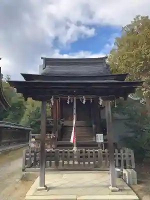 三尾神社の{uncategorized: "未分類", other: "その他", undefined: "問題あり", building: "その他建物", grave: "お墓", sacred_gate: "鳥居", guardian: "狛犬", statue: "像", buddha: "仏像", history: "歴史", nature: "自然", garden: "庭園", animal: "動物", pagoda: "塔", temizu: "手水舎", mountain_gate: "山門・神門", sanctuary: "本殿・本堂", subordinate: "末社・摂社", art: "芸術", scenery: "景色", jizo: "地蔵", ema: "絵馬", goshuin: "御朱印", omikuji: "おみくじ", items: "授与品その他", amulet: "お守り", goshuincho: "御朱印帳", eats: "食事", festival: "お祭り", votive_dance: "神楽", shichigosan: "七五三参", wedding: "結婚式", experience: "体験その他", initially: "初詣", around: "周辺", anti_infection: "感染症対策"}