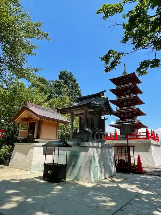 倶利迦羅不動寺山頂本堂の末社・摂社