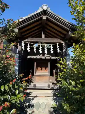 堰宮神社の{uncategorized: "未分類", other: "その他", undefined: "問題あり", building: "その他建物", grave: "お墓", sacred_gate: "鳥居", guardian: "狛犬", statue: "像", buddha: "仏像", history: "歴史", nature: "自然", garden: "庭園", animal: "動物", pagoda: "塔", temizu: "手水舎", mountain_gate: "山門・神門", sanctuary: "本殿・本堂", subordinate: "末社・摂社", art: "芸術", scenery: "景色", jizo: "地蔵", ema: "絵馬", goshuin: "御朱印", omikuji: "おみくじ", items: "授与品その他", amulet: "お守り", goshuincho: "御朱印帳", eats: "食事", festival: "お祭り", votive_dance: "神楽", shichigosan: "七五三参", wedding: "結婚式", experience: "体験その他", initially: "初詣", around: "周辺", anti_infection: "感染症対策"}