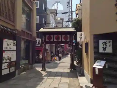 法善寺の山門・神門