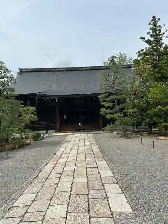 廣隆寺の{uncategorized: "未分類", other: "その他", undefined: "問題あり", building: "その他建物", grave: "お墓", sacred_gate: "鳥居", guardian: "狛犬", statue: "像", buddha: "仏像", history: "歴史", nature: "自然", garden: "庭園", animal: "動物", pagoda: "塔", temizu: "手水舎", mountain_gate: "山門・神門", sanctuary: "本殿・本堂", subordinate: "末社・摂社", art: "芸術", scenery: "景色", jizo: "地蔵", ema: "絵馬", goshuin: "御朱印", omikuji: "おみくじ", items: "授与品その他", amulet: "お守り", goshuincho: "御朱印帳", eats: "食事", festival: "お祭り", votive_dance: "神楽", shichigosan: "七五三参", wedding: "結婚式", experience: "体験その他", initially: "初詣", around: "周辺", anti_infection: "感染症対策"}