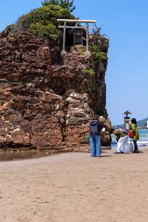 稲佐の浜 弁天島(島根県)