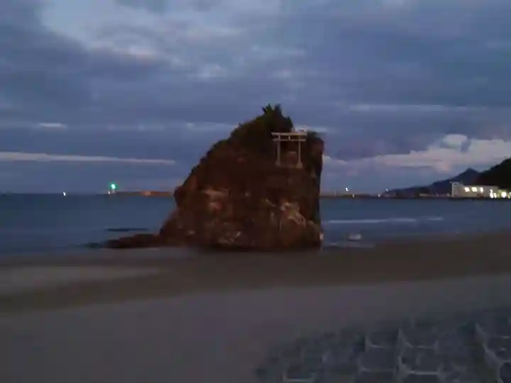 稲佐の浜 弁天島の景色