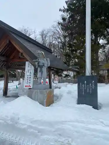 旭川神社の像