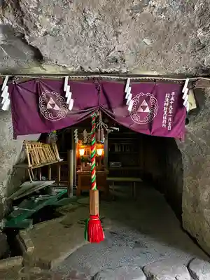銭洗弁財天宇賀福神社(神奈川県)