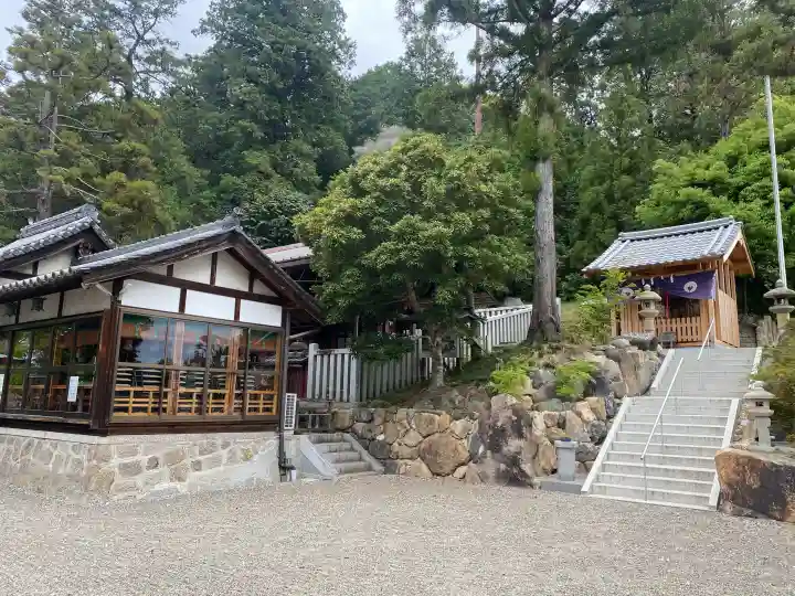 添御縣坐神社の{uncategorized: "未分類", other: "その他", undefined: "問題あり", building: "その他建物", grave: "お墓", sacred_gate: "鳥居", guardian: "狛犬", statue: "像", buddha: "仏像", history: "歴史", nature: "自然", garden: "庭園", animal: "動物", pagoda: "塔", temizu: "手水舎", mountain_gate: "山門・神門", sanctuary: "本殿・本堂", subordinate: "末社・摂社", art: "芸術", scenery: "景色", jizo: "地蔵", ema: "絵馬", goshuin: "御朱印", omikuji: "おみくじ", items: "授与品その他", amulet: "お守り", goshuincho: "御朱印帳", eats: "食事", festival: "お祭り", votive_dance: "神楽", shichigosan: "七五三参", wedding: "結婚式", experience: "体験その他", initially: "初詣", around: "周辺", anti_infection: "感染症対策"}