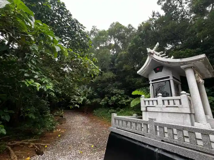 尖閣神社の{uncategorized: "未分類", other: "その他", undefined: "問題あり", building: "その他建物", grave: "お墓", sacred_gate: "鳥居", guardian: "狛犬", statue: "像", buddha: "仏像", history: "歴史", nature: "自然", garden: "庭園", animal: "動物", pagoda: "塔", temizu: "手水舎", mountain_gate: "山門・神門", sanctuary: "本殿・本堂", subordinate: "末社・摂社", art: "芸術", scenery: "景色", jizo: "地蔵", ema: "絵馬", goshuin: "御朱印", omikuji: "おみくじ", items: "授与品その他", amulet: "お守り", goshuincho: "御朱印帳", eats: "食事", festival: "お祭り", votive_dance: "神楽", shichigosan: "七五三参", wedding: "結婚式", experience: "体験その他", initially: "初詣", around: "周辺", anti_infection: "感染症対策"}