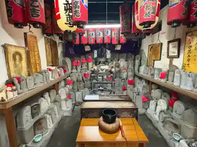 本町延命地蔵尊堂の{uncategorized: "未分類", other: "その他", undefined: "問題あり", building: "その他建物", grave: "お墓", sacred_gate: "鳥居", guardian: "狛犬", statue: "像", buddha: "仏像", history: "歴史", nature: "自然", garden: "庭園", animal: "動物", pagoda: "塔", temizu: "手水舎", mountain_gate: "山門・神門", sanctuary: "本殿・本堂", subordinate: "末社・摂社", art: "芸術", scenery: "景色", jizo: "地蔵", ema: "絵馬", goshuin: "御朱印", omikuji: "おみくじ", items: "授与品その他", amulet: "お守り", goshuincho: "御朱印帳", eats: "食事", festival: "お祭り", votive_dance: "神楽", shichigosan: "七五三参", wedding: "結婚式", experience: "体験その他", initially: "初詣", around: "周辺", anti_infection: "感染症対策"}