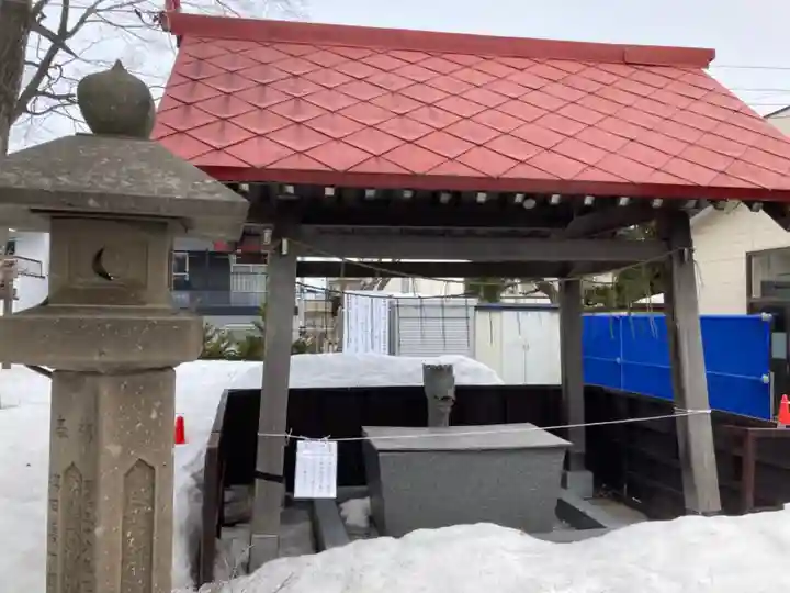 西岡八幡宮の手水舎