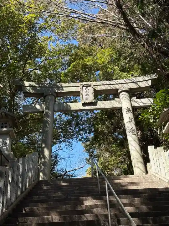 大瀧神社の{uncategorized: "未分類", other: "その他", undefined: "問題あり", building: "その他建物", grave: "お墓", sacred_gate: "鳥居", guardian: "狛犬", statue: "像", buddha: "仏像", history: "歴史", nature: "自然", garden: "庭園", animal: "動物", pagoda: "塔", temizu: "手水舎", mountain_gate: "山門・神門", sanctuary: "本殿・本堂", subordinate: "末社・摂社", art: "芸術", scenery: "景色", jizo: "地蔵", ema: "絵馬", goshuin: "御朱印", omikuji: "おみくじ", items: "授与品その他", amulet: "お守り", goshuincho: "御朱印帳", eats: "食事", festival: "お祭り", votive_dance: "神楽", shichigosan: "七五三参", wedding: "結婚式", experience: "体験その他", initially: "初詣", around: "周辺", anti_infection: "感染症対策"}