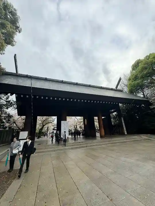 靖國神社の{uncategorized: "未分類", other: "その他", undefined: "問題あり", building: "その他建物", grave: "お墓", sacred_gate: "鳥居", guardian: "狛犬", statue: "像", buddha: "仏像", history: "歴史", nature: "自然", garden: "庭園", animal: "動物", pagoda: "塔", temizu: "手水舎", mountain_gate: "山門・神門", sanctuary: "本殿・本堂", subordinate: "末社・摂社", art: "芸術", scenery: "景色", jizo: "地蔵", ema: "絵馬", goshuin: "御朱印", omikuji: "おみくじ", items: "授与品その他", amulet: "お守り", goshuincho: "御朱印帳", eats: "食事", festival: "お祭り", votive_dance: "神楽", shichigosan: "七五三参", wedding: "結婚式", experience: "体験その他", initially: "初詣", around: "周辺", anti_infection: "感染症対策"}